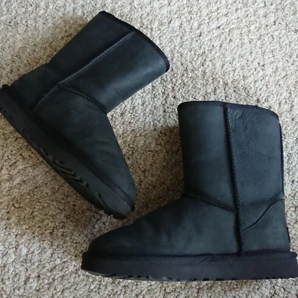 Black Ugg Classic II Short Boots size 6